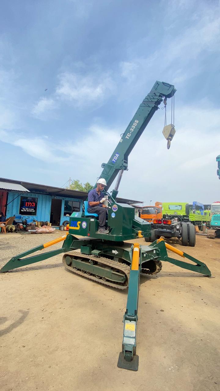 Training Operator Spider Crane